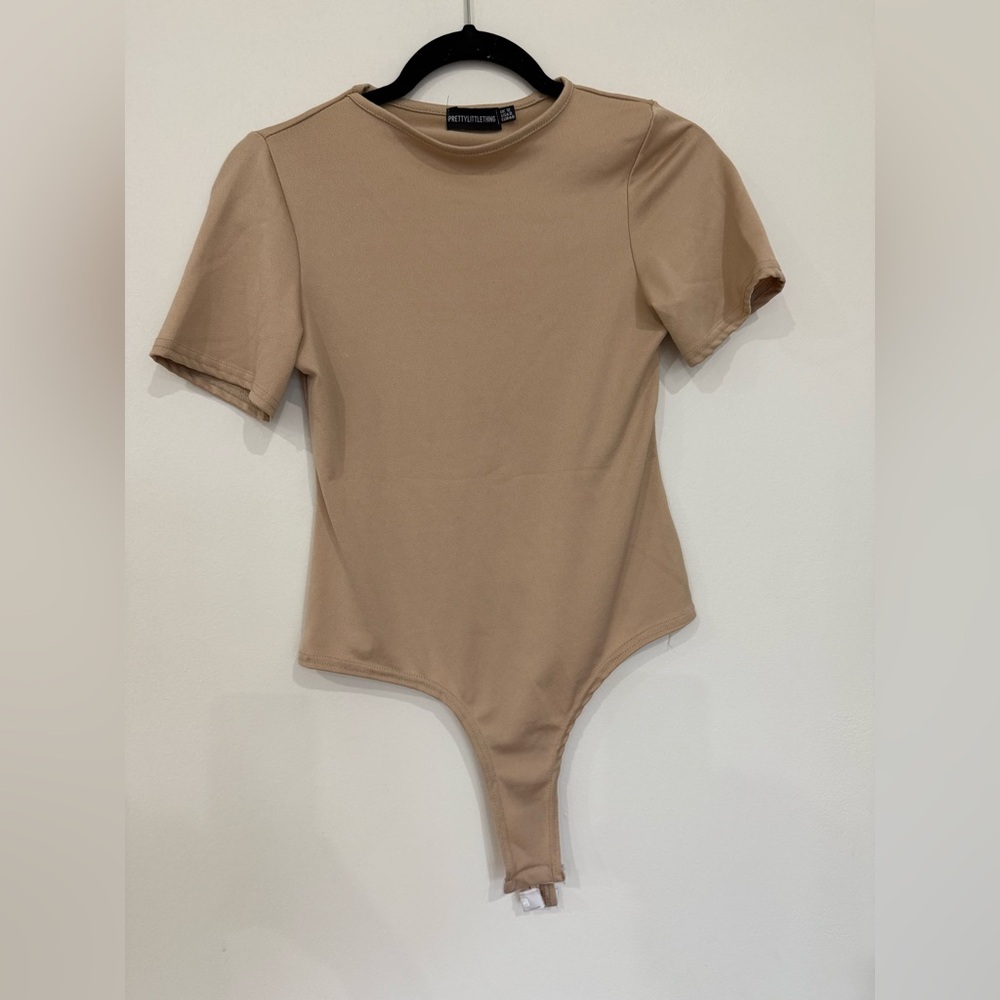 PrettyLittleThing Beige Short Sleeve Top